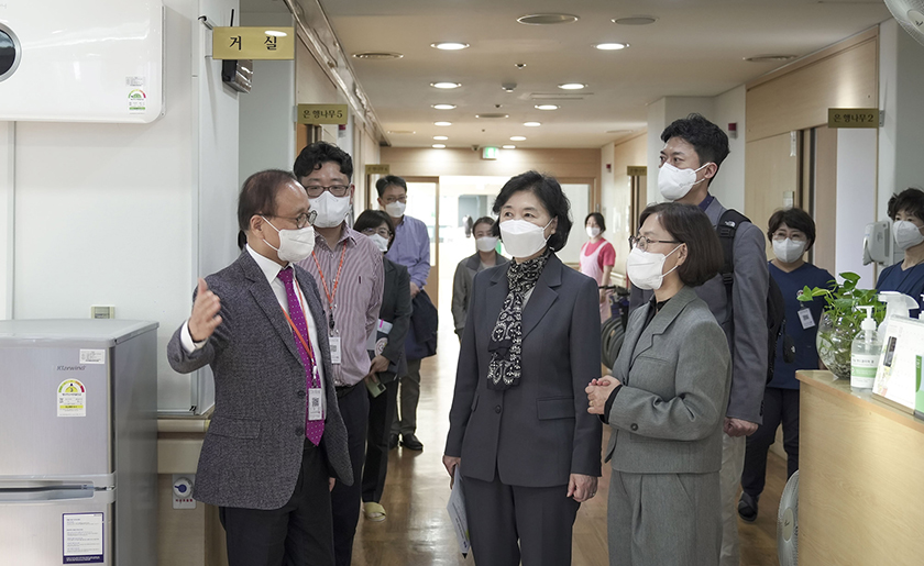 서울시 소재 감염취약시설을 방문
