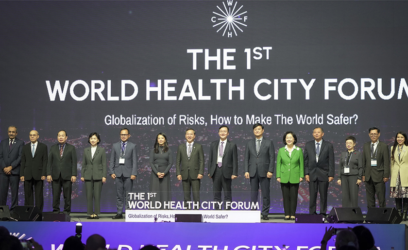 지영미 청장이 제1회 월드헬스시티포럼에 참여하여 ‘세계 보건을 위협하는 거대 위험 요인에 대한 대응’ 에 관해 기조 연설하고있다