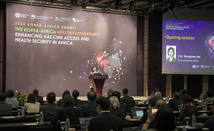 지영미 청장이 한-아프리카 정상회담 계기 부대행사에서 환영사를 하고 있다.