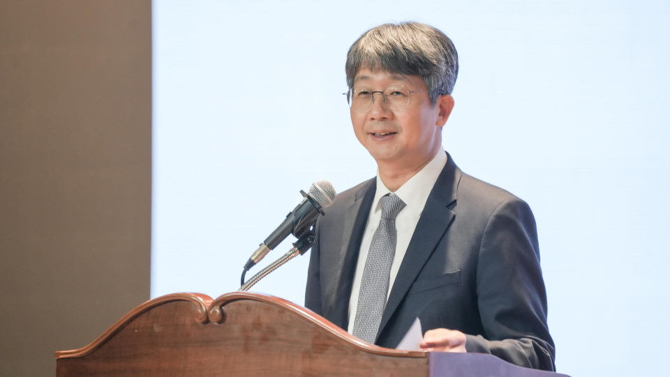 질병관리청 임승관 청장이 '항생제 적정사용 관리(ASP) 시범사업 1차 연도 성과공유회'에서 환영사를 하고 있다.