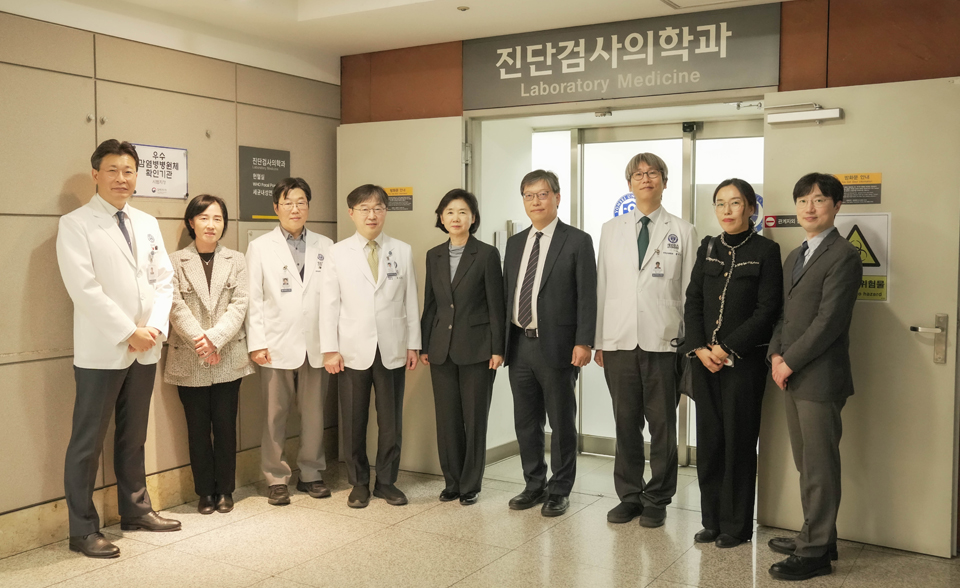 우수 감염병병원체 확인기관 시범지정 현판식 (01.22.) _단체기념촬영