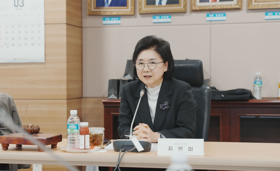 국가손상관리위원회 제1기 위원 위촉식 및 전체회의에서 개회사를 하는 지영미 청장