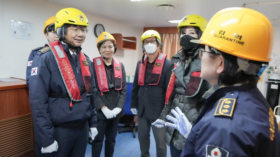 [960]5[질병관리청] (사진) 임승관 청장, 여수검역소, 선박 승선검역 현장방문 (11